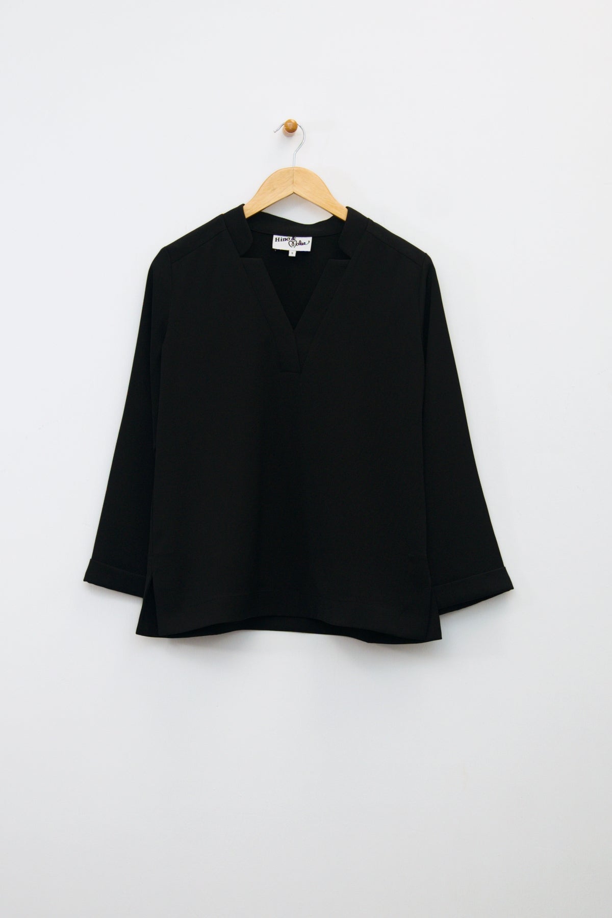 V-Neck Mandarine Collar Top Hino & Malee